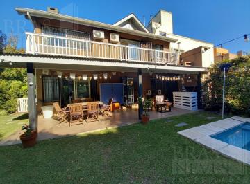 Casa · 260m² · 7 Ambientes · 2 Cocheras · Bº Cerrado *barrancas de San Isidro* 7ambientes