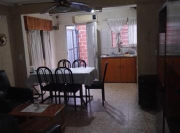 PH de 3 ambientes, Lanús · PH en Alquiler con 2 Dorm. y Patio, Sin Expensas