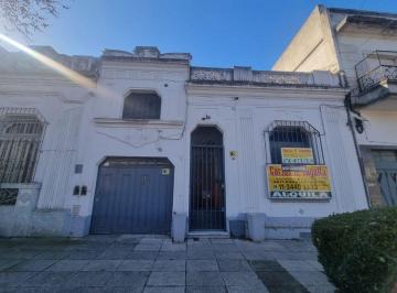 Casa de 6 ambientes, Parque Avellaneda · Casa de Estilo en Lote Propio con Garage, Vitraux y Pisos de Pinotea – Pergamino 684