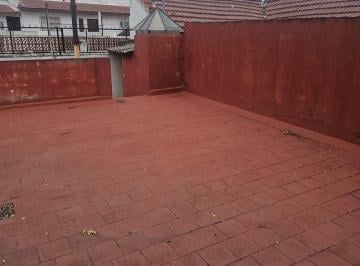 Casa · 80m² · 3 Ambientes · Venta Casa 3 Amb a Refacc Terraza Patio - Flores
