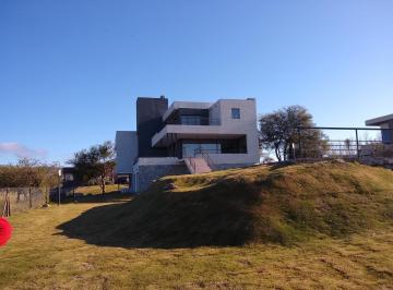 Casa · 600m² · 5 Ambientes · 4 Cocheras · ¡Venta! Hermosa Casa en La Arbolada Hollywood ¡Con Escritura!