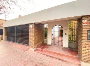 Casa de 8 ambientes, Ciudad de Mendoza · Casa en Venta de 5 Habitaciones en 5ta Sección