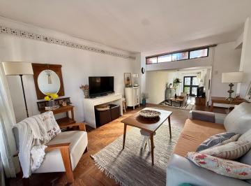 PH · 140m² · 5 Ambientes · Casa Venta, Republica de La Sexta, Tres Dorm., Patio, Parrilla, Quincho