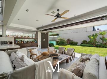Casa de 7 ambientes, Villa Devoto · Impresionante Casa en Lote de Doble Frente con Cava, Pileta, Parque, Parrilla, Terraza y Gimnasio