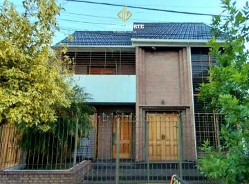 Casa · 540m² · 5 Ambientes · 10 Cocheras · Casa de Categorìa en Venta en Pueyrredón