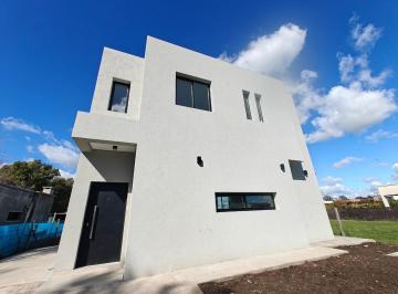 Casa · 170m² · 5 Ambientes · 2 Cocheras · Casa en Venta en Pilar del Este Santa Lucia