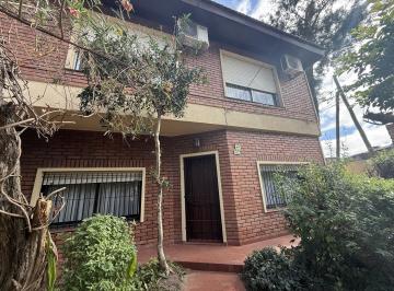 Casa · 250m² · 3 Dormitorios · 1 Cochera · Casa en Venta en Virreyes, San Fernando