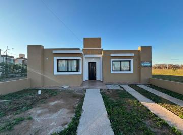 Casa · 84m² · 3 Ambientes · 2 Cocheras · Casa Venta 2 Dorm. Valle Cercano Apta Credito