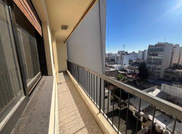 Departamento · 51m² · 3 Ambientes · Departamento de 3 Ambientes con Balcón Corrido en Piso Alto - Flores
