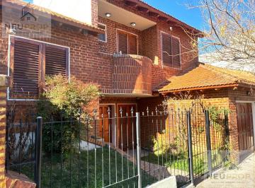 Casa · 200m² · 5 Ambientes · 1 Cochera · Casa en Alquiler