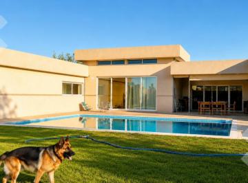 Casa · 296m² · 6 Ambientes · 4 Cocheras · Venta Casa 4 Dorm. en Barrio La Falda