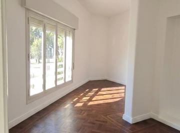 Casa · 94m² · 5 Ambientes · Alquiler Comercial en Santiago del Estero y Av Freyre