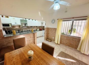 Casa · 95m² · 4 Ambientes · 1 Cochera · Casa Multifamiliar a La Venta en San Fernando