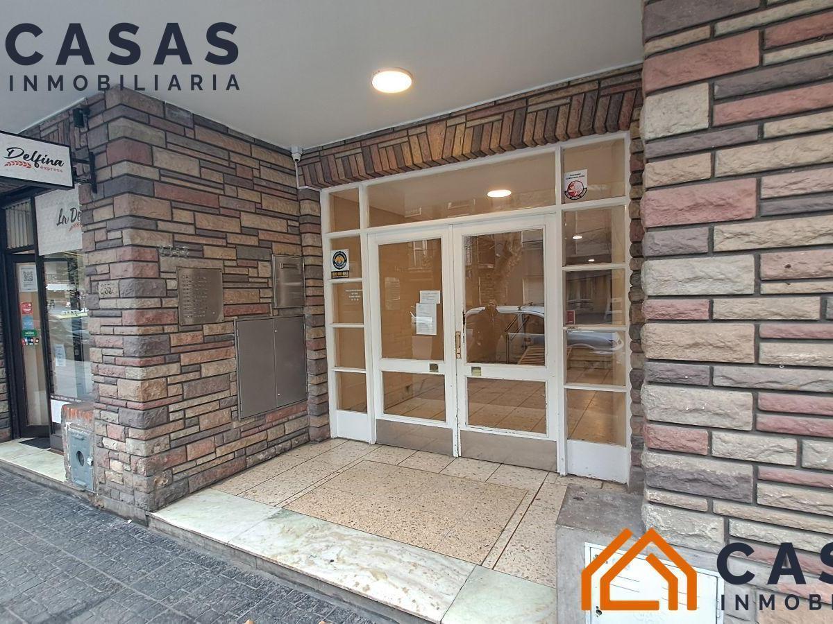 En venta monoambiente de 22m2 cubiertos a reciclar en zona Aldrey