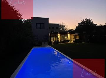 Casa · 250m² · 5 Ambientes · 6 Cocheras · Casa en Alquiler Anual El Portillo, Pilar, 4 Dormit, 3 en Suite, Pileta, Jardin