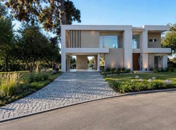 Casa de 5 ambientes, Berazategui · Casa a Estrenar