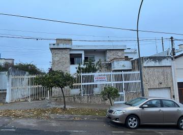 Casa · 305m² · 8 Ambientes · 1 Cochera · Casa en Venta en Barrio General Paz, Córdoba