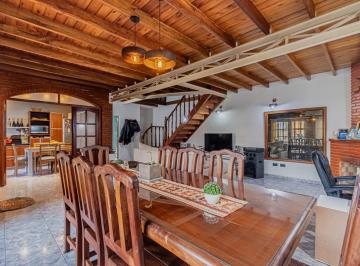 Casa · 116m² · 4 Ambientes · 1 Cochera · Casa en Merlo con Pileta