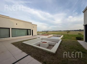Casa · 300m² · 6 Ambientes · 2 Cocheras · Casa de 5 Ambientes en Estancia Villa Maria Canning