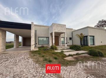 Casa · 300m² · 6 Ambientes · 2 Cocheras · Casa de 5 Ambientes en Estancia Villa Maria Canning