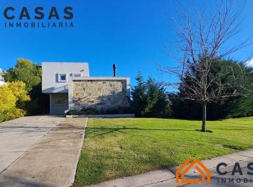 Casa · 220m² · 6 Ambientes · 3 Cocheras · Casa - Arenas del Sur