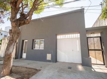 Casa · 103m² · 4 Ambientes · 1 Cochera · Casa en Barrio Sur Financiada