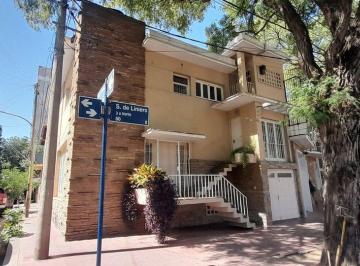 Casa · 270m² · 12 Ambientes · 1 Cochera · Casa Amplia 3 Plantas en Venta Ciudad Mendoza
