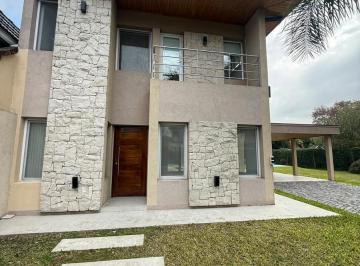 Casa · 940m² · 4 Ambientes · 1 Cochera · Casa en Dos Plantas 4 Ambientes Piscina Ranelagh