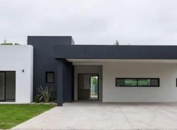 Casa · 190m² · 4 Ambientes · 2 Cocheras · Venta Casa 4 Amb Pileta Parrilla El Principado