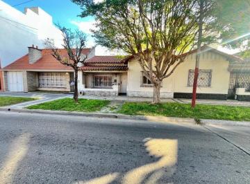 Casa · 80m² · 3 Ambientes · Venta Casa 3 Ambientes en Lanús Oeste con Patio