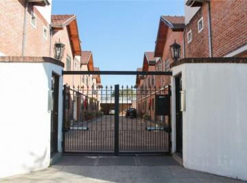 Casa · 80m² · 3 Ambientes · 1 Cochera · Venta Duplex 3 Amb C Patio y Cochera Apto Credito