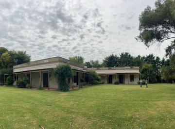 Quinta vacacional · 400m² · 5 Dormitorios · 4 Cocheras · Venta Quinta 8 Amb Mercedes Gran Lote