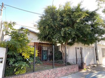Casa · 210m² · 3 Ambientes · 1 Cochera · Casa en Venta en Quilmes con Departamento