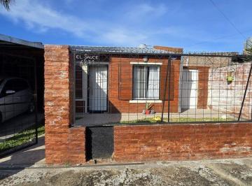 Casa · 65m² · 3 Ambientes · 1 Cochera · Venta Casa Dos Dorm. y Patio Verde, Alvear
