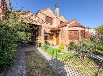 Casa · 162m² · 5 Ambientes · 1 Cochera · Casa en Venta 5 Ambientes en Burzaco Apta Credito
