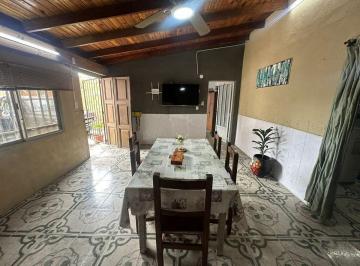 Casa · 104m² · 4 Ambientes · 2 Cocheras · Venta Casa San Lorenzo - Local Al Frente y Patio.
