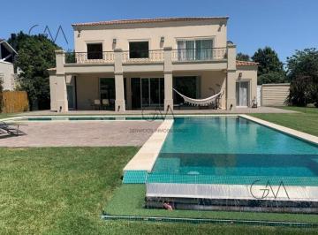 Casa · 400ha · 5 Ambientes · 2 Cocheras · Casa en Venta en Barrio Privado Rumenco