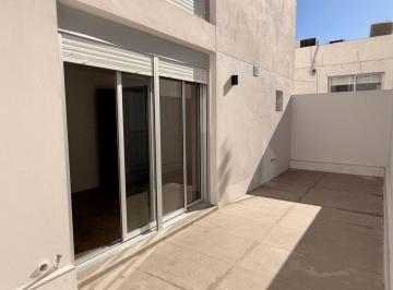 Departamento · 47m² · 2 Ambientes · Alquiler Apartamento de 1 Dormitorio con Patio