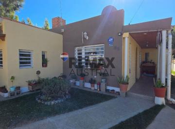 Casa · 105m² · 3 Ambientes · 1 Cochera · Casa de 2 Dorm. Barrio Saavedra
