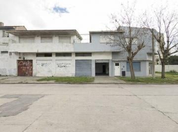 Local comercial · 386m² · 2 Cocheras · 2 Locales Más 2 Departamentos en Venta Sarmiento