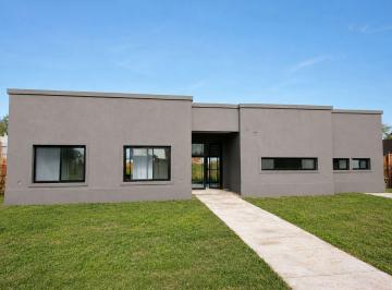 Casa · 173m² · 4 Ambientes · 2 Cocheras · Casa en El Canton con Costa de Lago