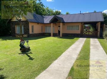 Casa · 120m² · 3 Ambientes · 5 Cocheras · Casa en Alquiler Amoblada con Pileta en Parque Las Naciones