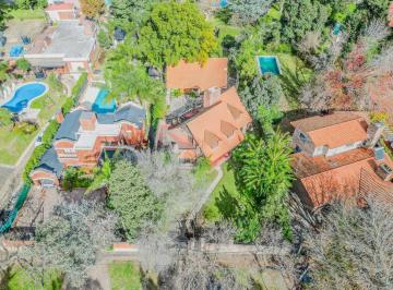 Casa · 289m² · 6 Ambientes · 4 Cocheras · Venta Casa con Gran Parque y Pileta en Boulogne San Isidro