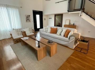 Casa · 220m² · 9 Ambientes · 3 Cocheras · Casa Amoblada Valle Escondido 3 Dorm. + Pileta