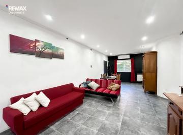 Casa · 185m² · 5 Ambientes · 2 Cocheras · Casa en Venta 4 Dorm. Lote 1870 m² La Plata