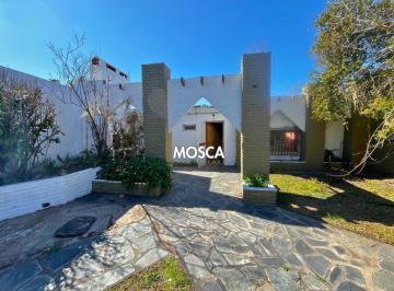 Casa · 400m² · 4 Ambientes · 3 Cocheras · Casa en Venta Francisco Alvarez