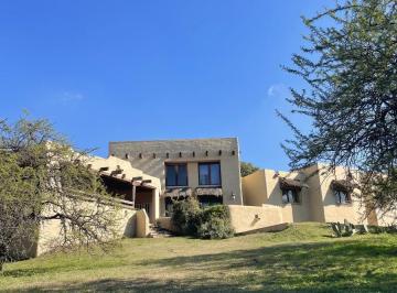 Casa · 3433m² · 6 Ambientes · 5 Cocheras · Casa en Venta en Mendiolaza
