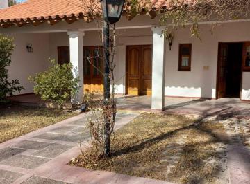 Casa de 6 ambientes, Ciudad de Mendoza · Marcerou Propiedades Alquila Hermosa Casa en Sexta Sección