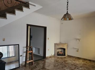 Casa · 120m² · 4 Ambientes · 2 Cocheras · Venta de Casa de 5 Ambientes en Wilde Apta Crédito