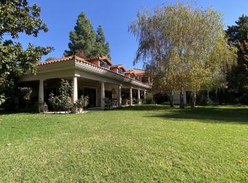 Casa · 750m² · 10 Ambientes · 2 Cocheras · Chacras de Coria